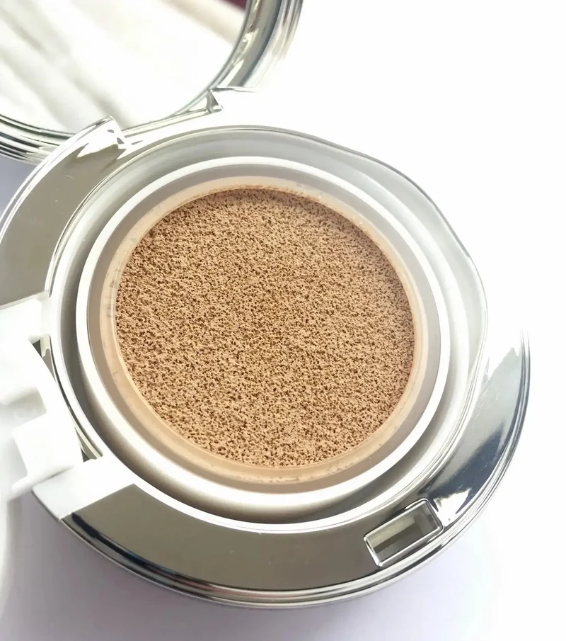 The History Of Whoo Gongjinhyang Seol Radiant White Moisture Cushion Foundation 15g