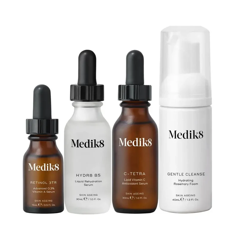 Medik8 Le kit ABC Contient : Gentle Cleanse 40ml, C-Tetra 30ml, Hydr8 B5 30ml, Retinol 3TR 15ml dans un sac cosmétique blanc